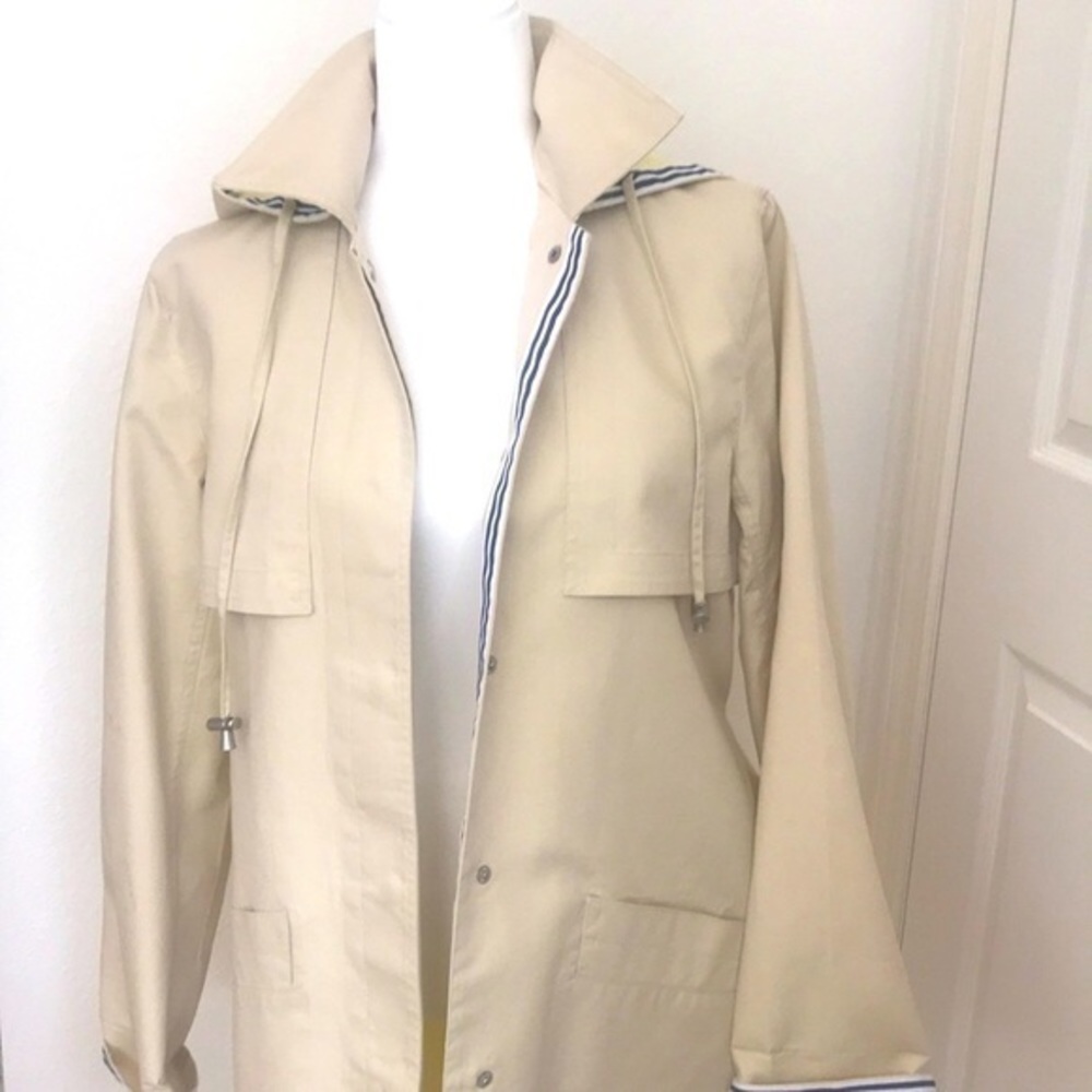 Dennis Basso Trench coat with Hood and belt